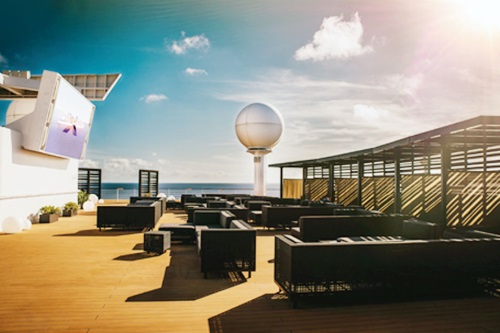 Celebrity Infinity buiten terras